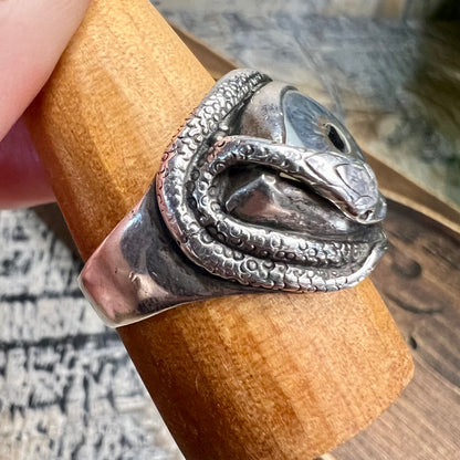 Vintage Designer Stephanie Gilbert Eye with Snakes Chunky Silver Ring size W
