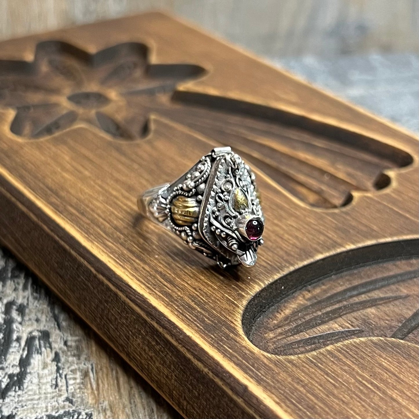 Beautiful Bali Sterling Silver Chunky Poison Locket Garnet Ring Size S