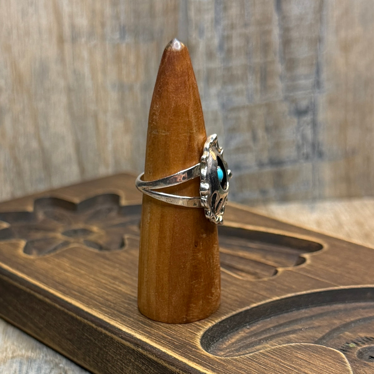 Beautiful Sterling Silver Running Bear Native American Turquoise Ring size N