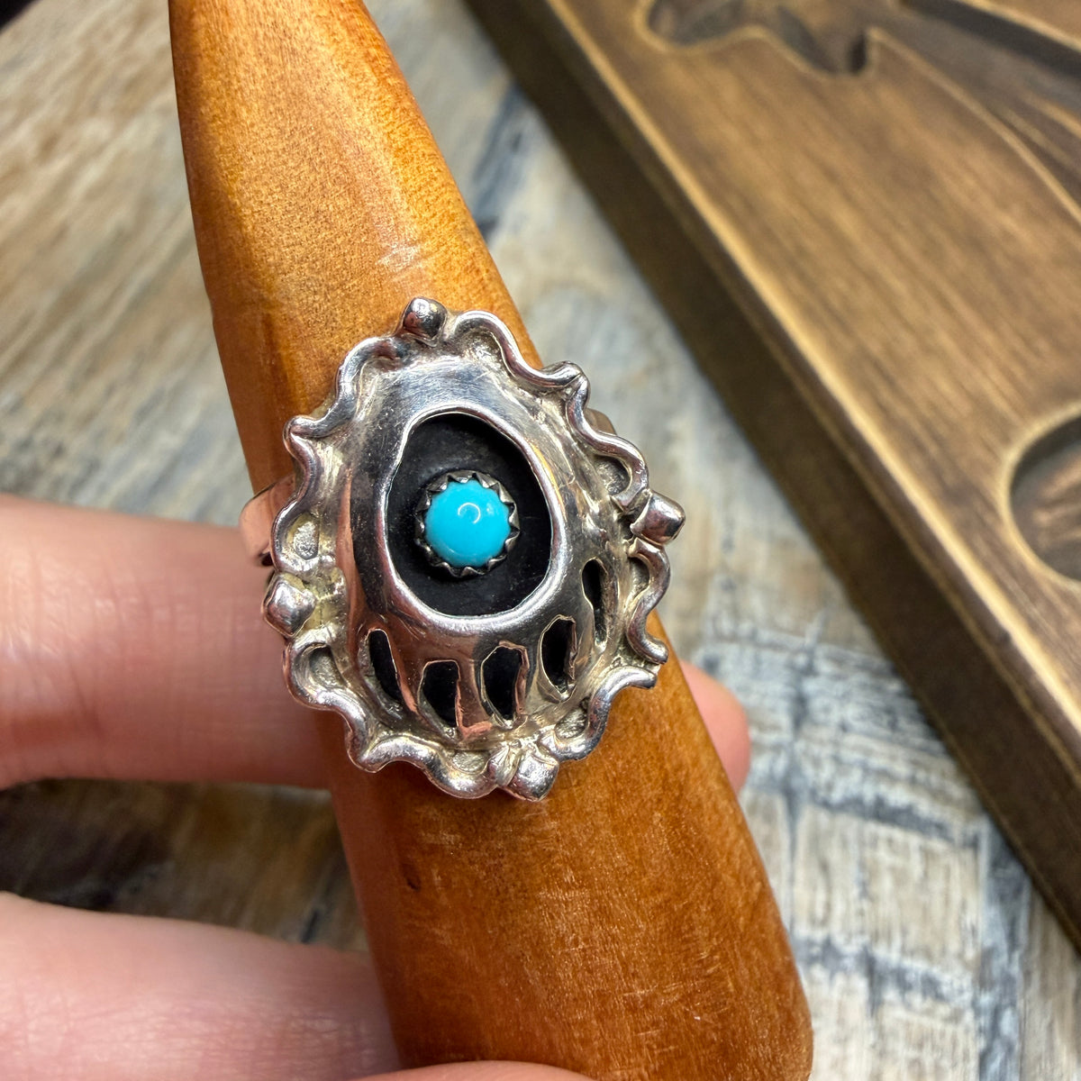 Beautiful Sterling Silver Running Bear Native American Turquoise Ring size N