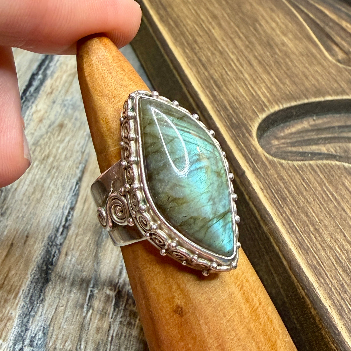Dreamy Sterling Silver Sajen Labradorite Spiral Detailed Ring Size M