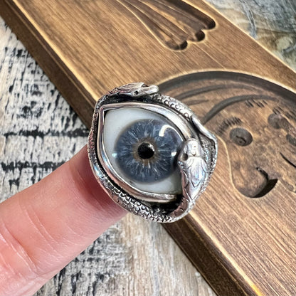 Vintage Designer Stephanie Gilbert Eye with Snakes Chunky Silver Ring size W