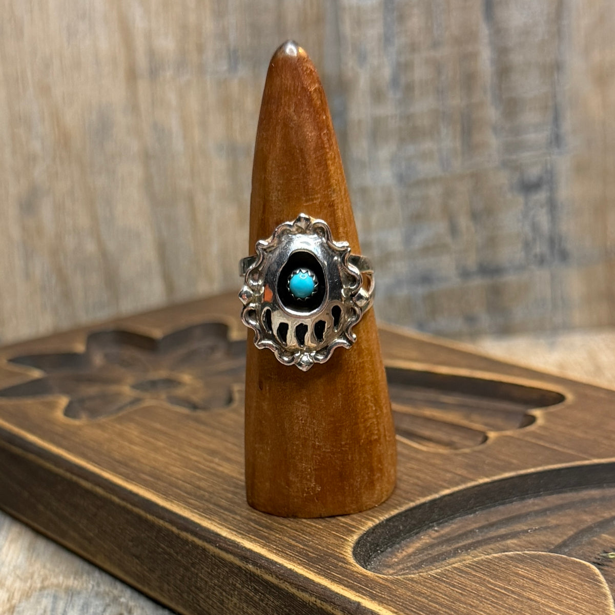 Beautiful Sterling Silver Running Bear Native American Turquoise Ring size N