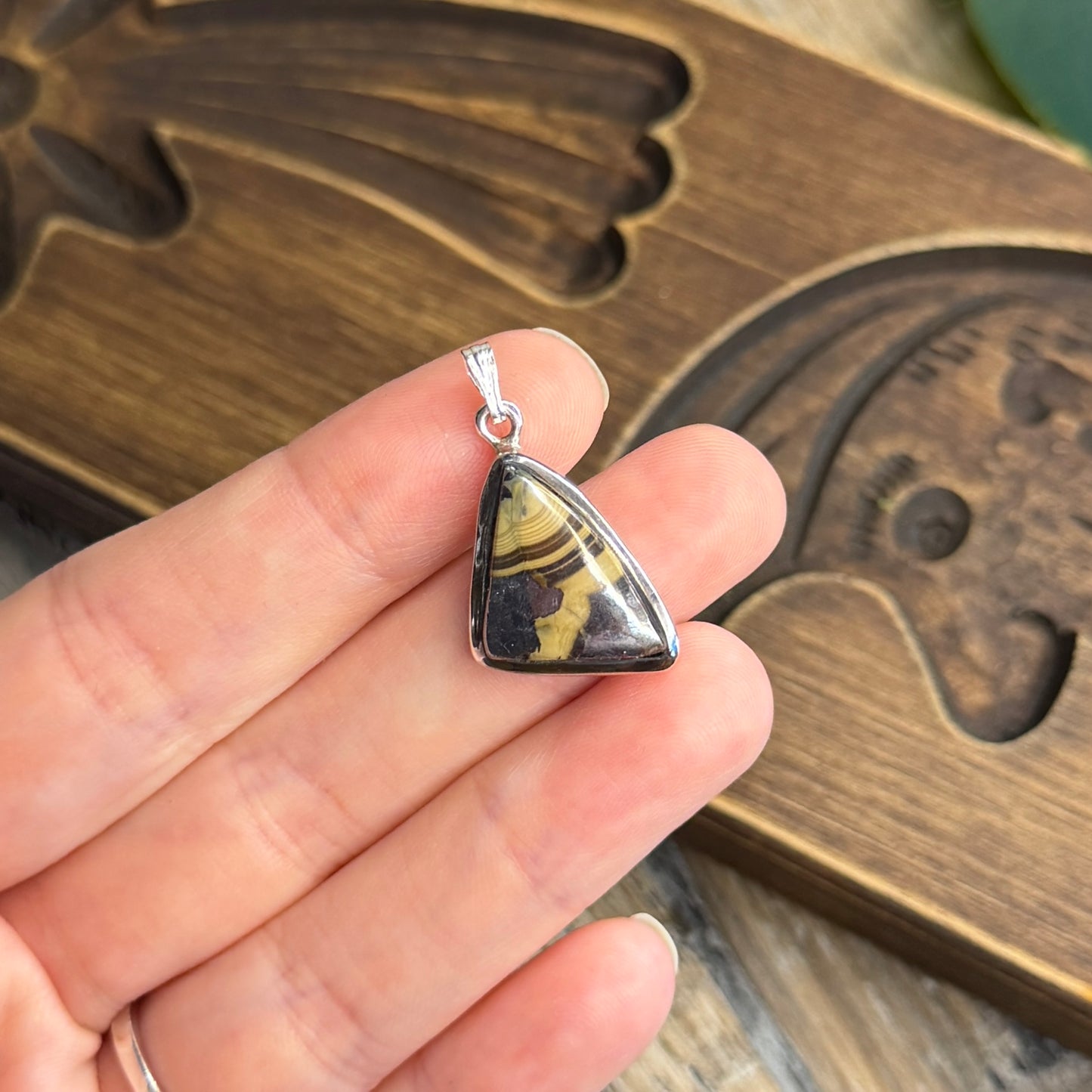 Stunning Sterling Silver Polished Schalenblende Abstract Pendant