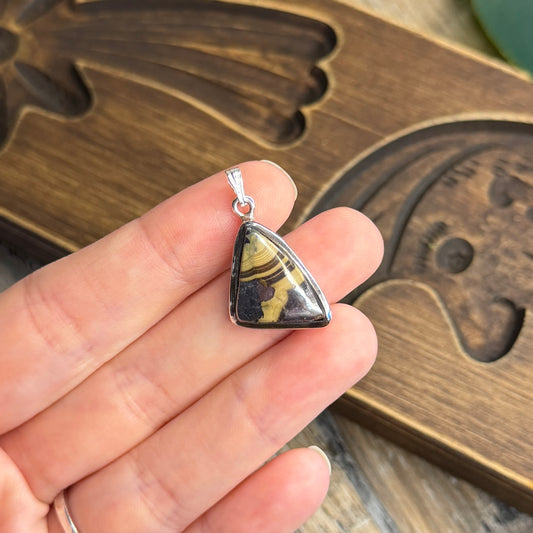 Stunning Sterling Silver Polished Schalenblende Abstract Pendant