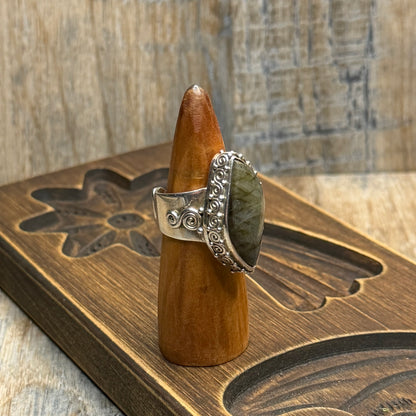 Dreamy Sterling Silver Sajen Labradorite Spiral Detailed Ring Size M