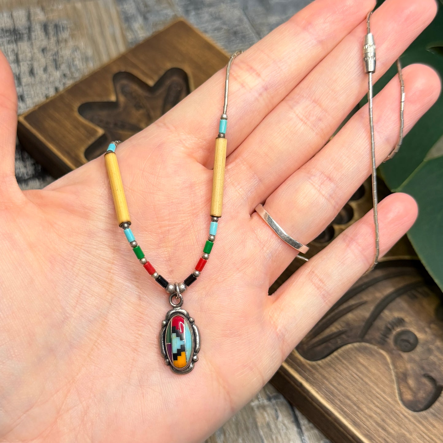 Beautiful Native 5* Sterling Liquid Silver Gemstone Inlaid Necklace