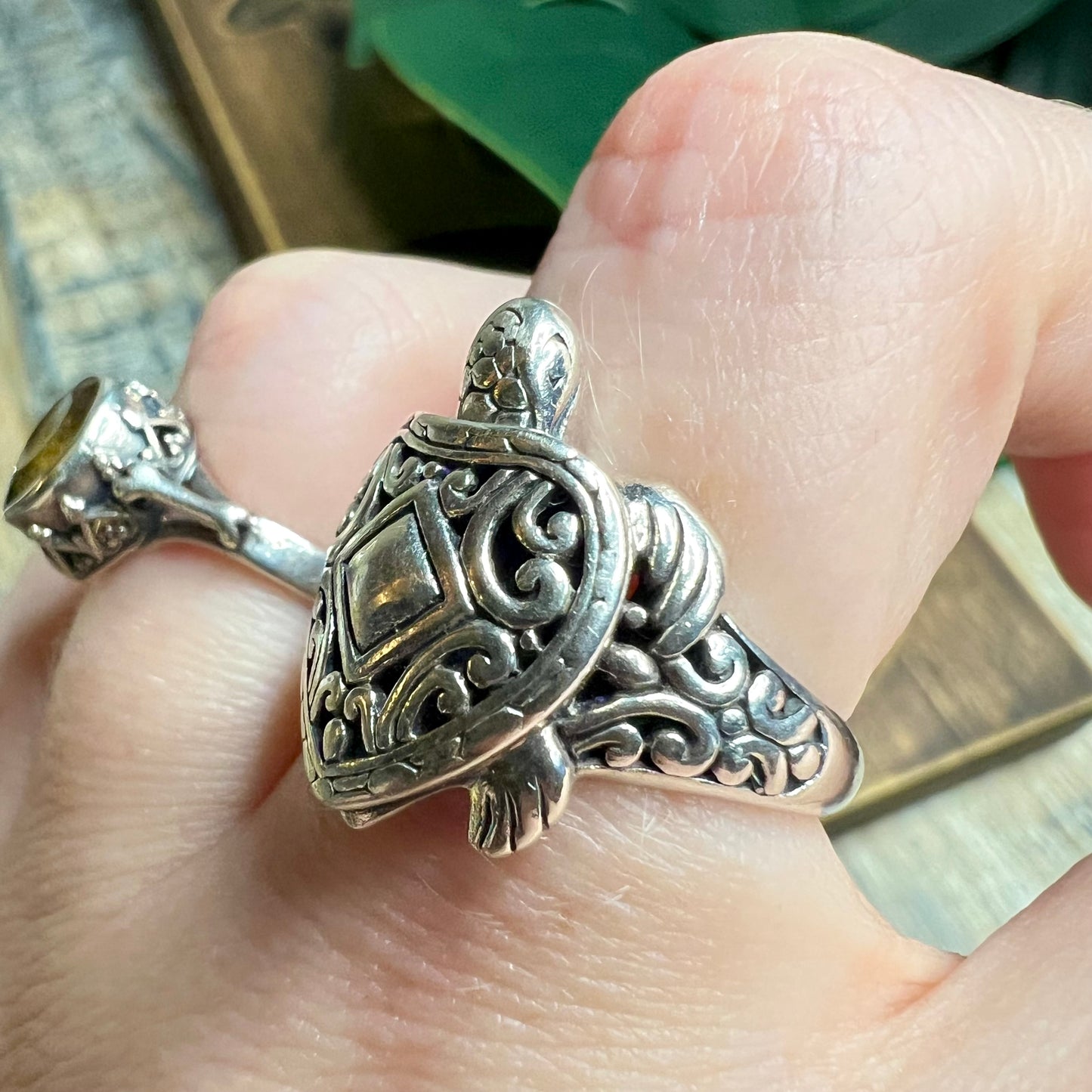 Beautiful Sterling Silver Ornate Turtle Open Work Ring size O/P