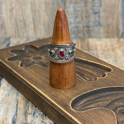 Beautiful Sterling Silver Chunky Ruby / Emerald Ring size P 1/2