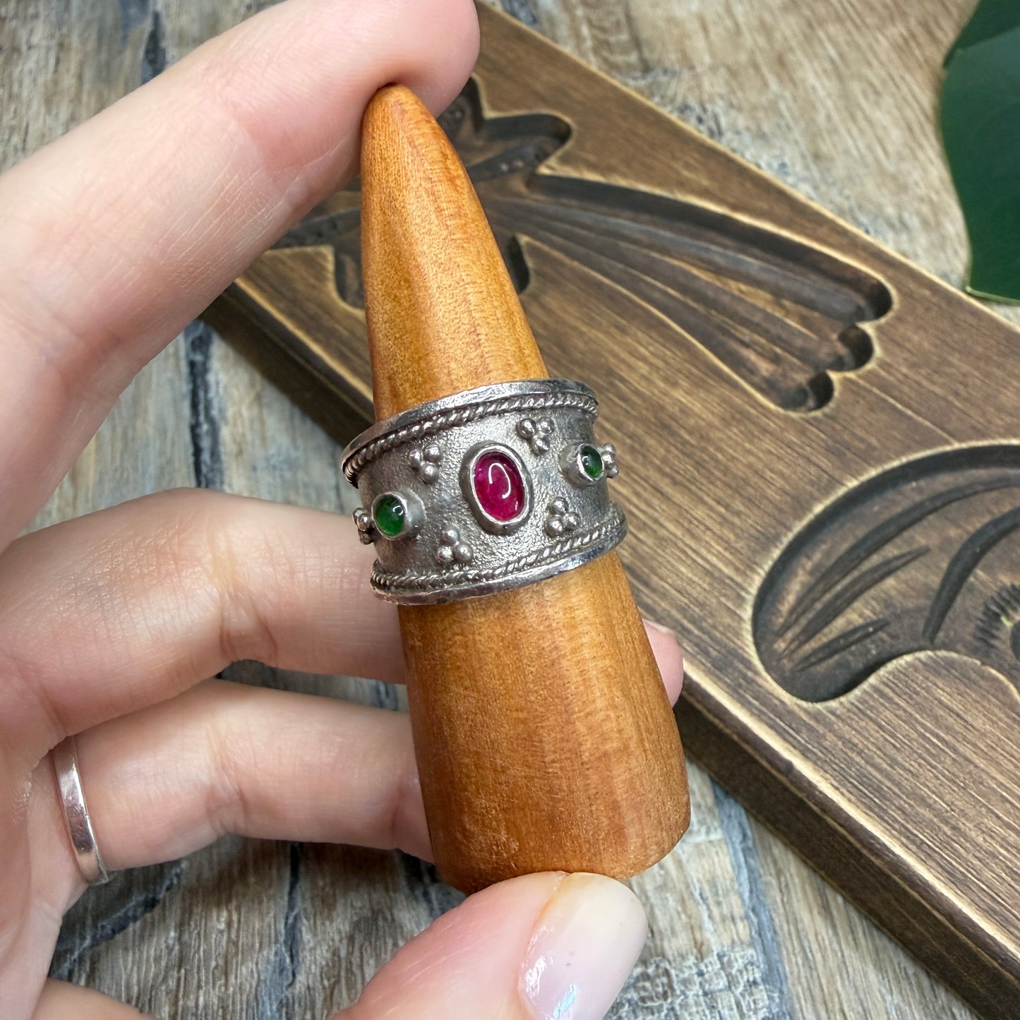 Beautiful Sterling Silver Chunky Ruby / Emerald Ring size P 1/2