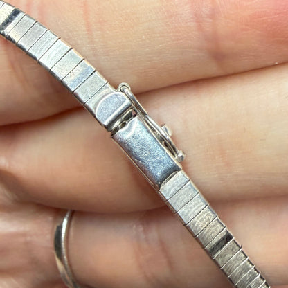 Stunning Sterling Silver Cleopatra Graduated Omega Textured Link Collar 15.5 Inch Length