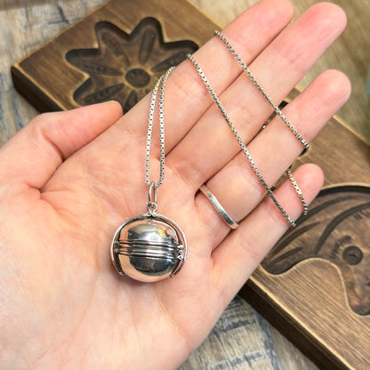 Stunning Sterling Silver Heavy Orb Picture Locket Pendant Necklace