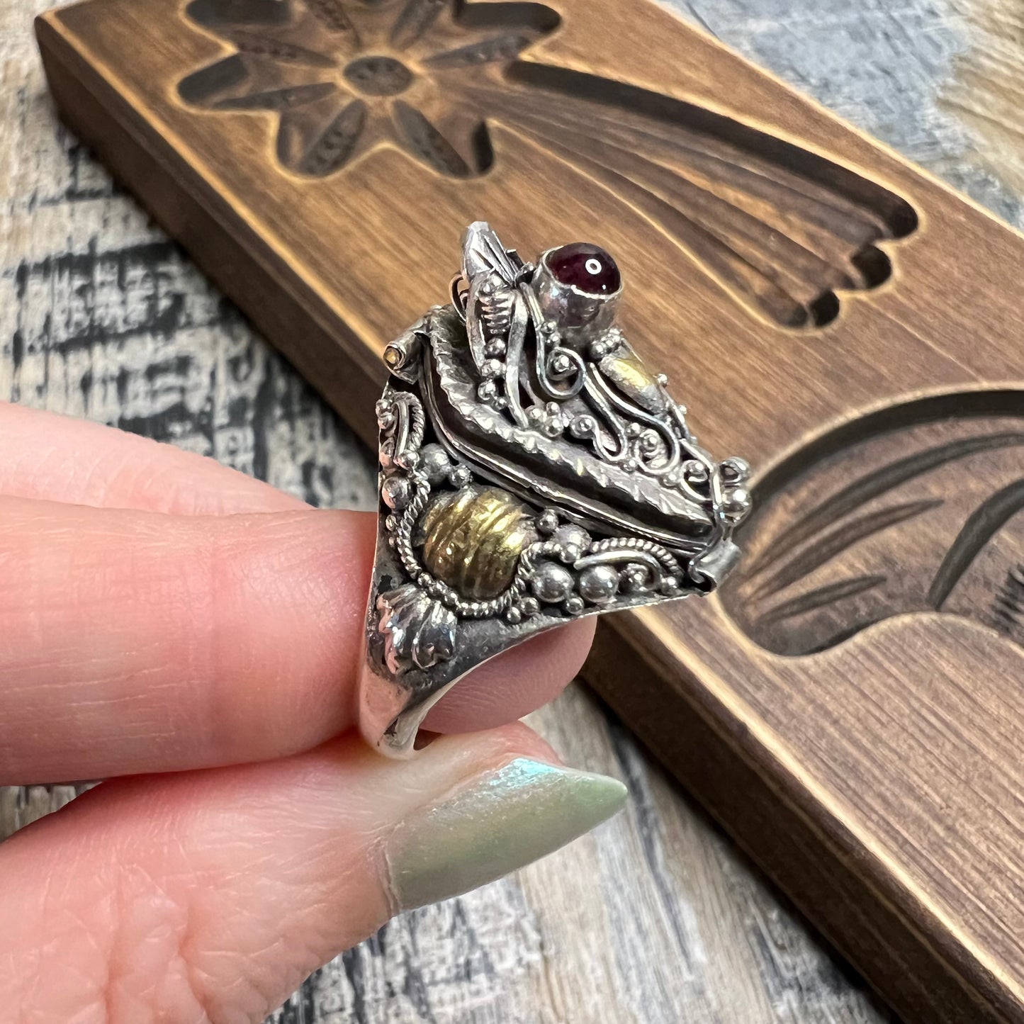 Beautiful Bali Sterling Silver Chunky Poison Locket Garnet Ring Size S