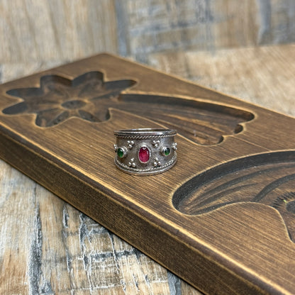 Beautiful Sterling Silver Chunky Ruby / Emerald Ring size P 1/2