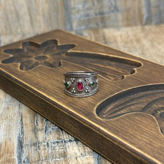 Beautiful Sterling Silver Chunky Ruby / Emerald Ring size P 1/2