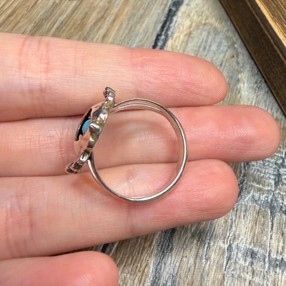 Beautiful Sterling Silver Running Bear Native American Turquoise Ring size N