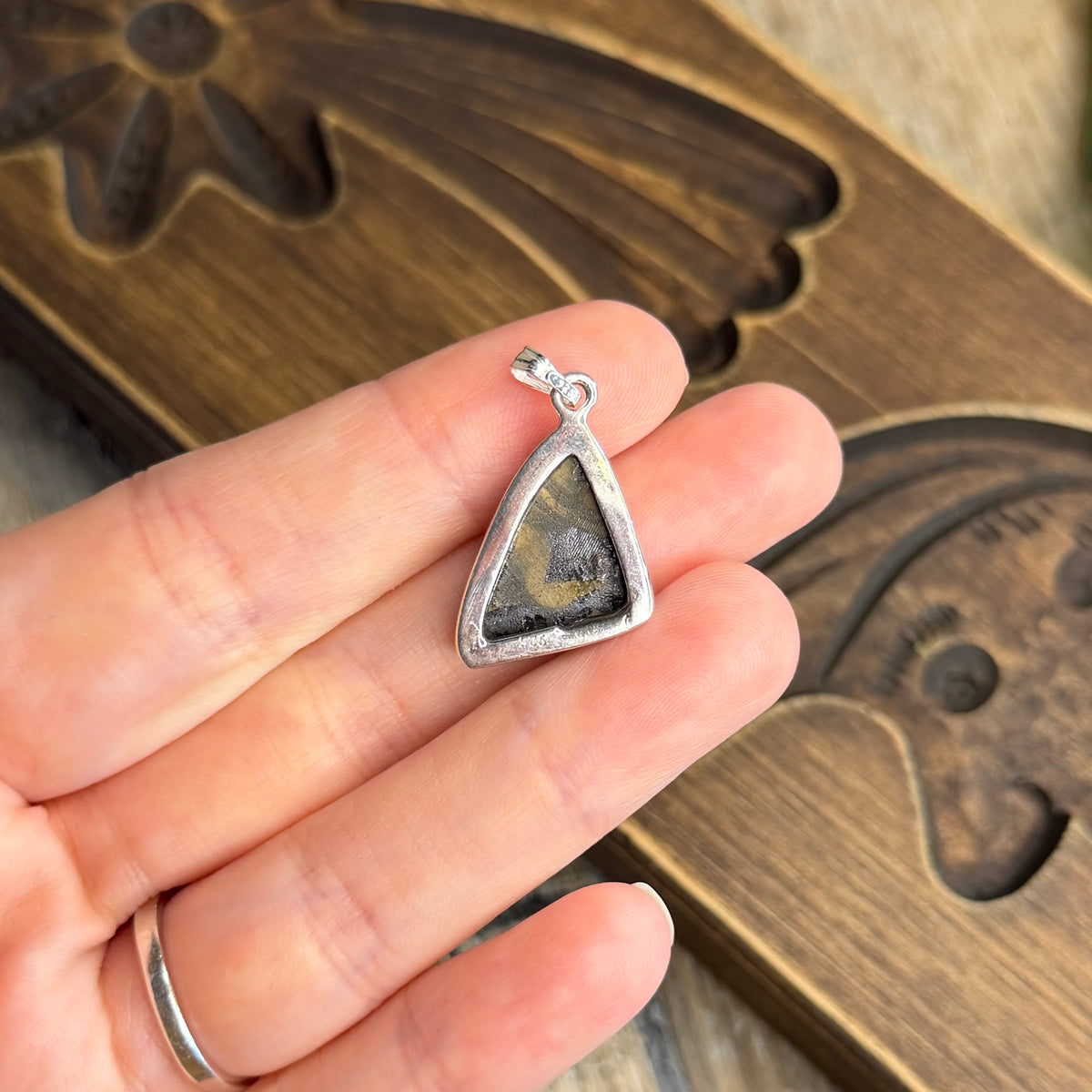 Stunning Sterling Silver Polished Schalenblende Abstract Pendant