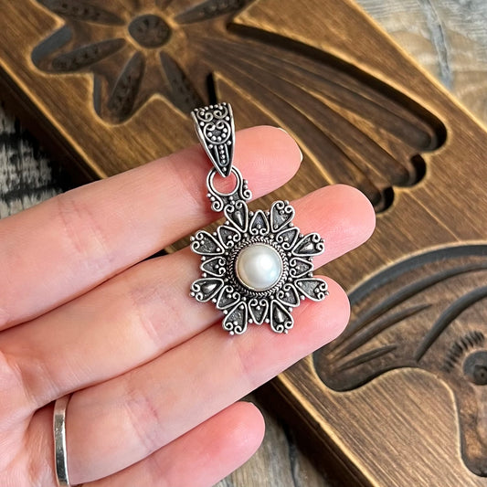 Dreamy Sterling Silver Suarti Celestial Style Pearl Pendant