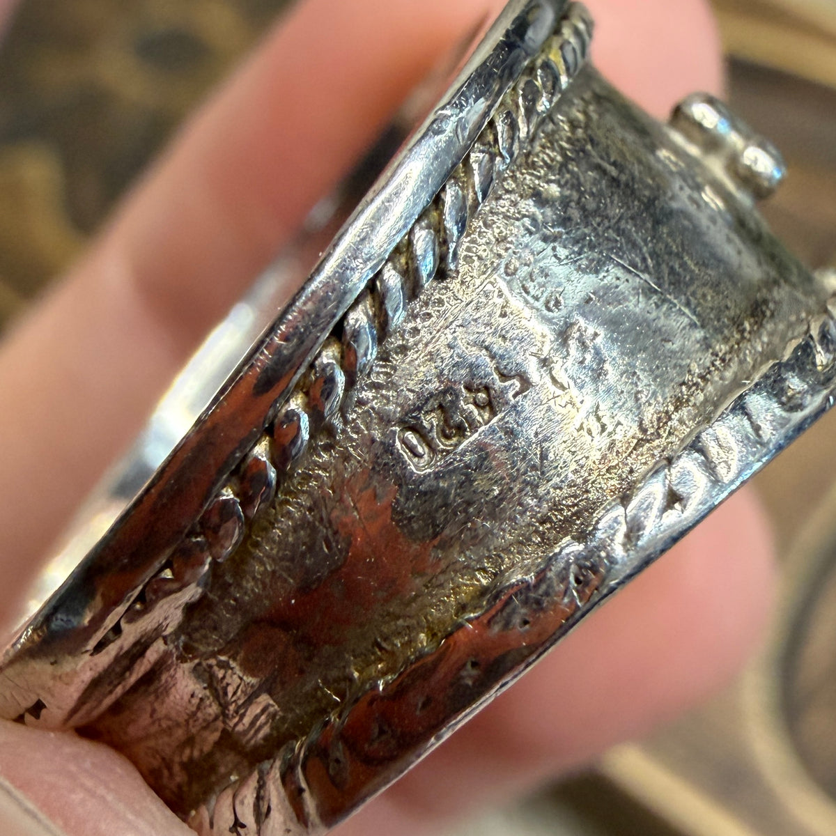 Beautiful Sterling Silver Chunky Ruby / Emerald Ring size P 1/2